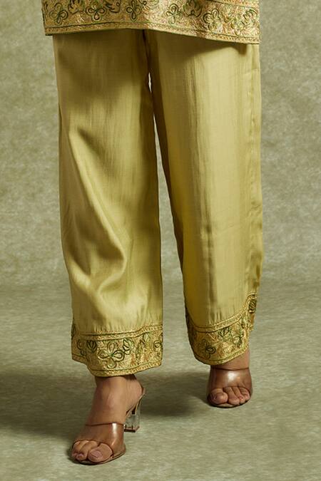 Wazir C Green Muslin, Cotton Embroidery V-neck Gul Kurta With Pant Online at Aza Fashions Wazir C_Green Muslin, Cotton Embroidery V-neck Gul Kurta With Pant _Online_at_Aza_Fashions