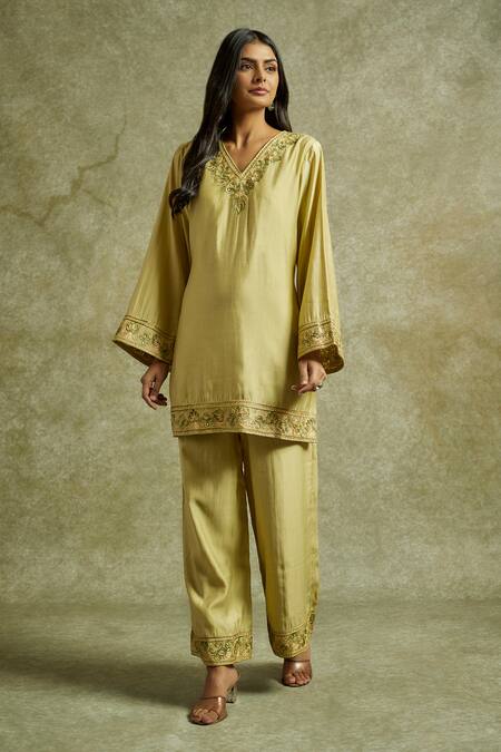 Buy Wazir C Green Muslin, Cotton Embroidery V-neck Gul Kurta With Pant Online at Aza Fashions Buy_Wazir C_Green Muslin, Cotton Embroidery V-neck Gul Kurta With Pant _Online_at_Aza_Fashions