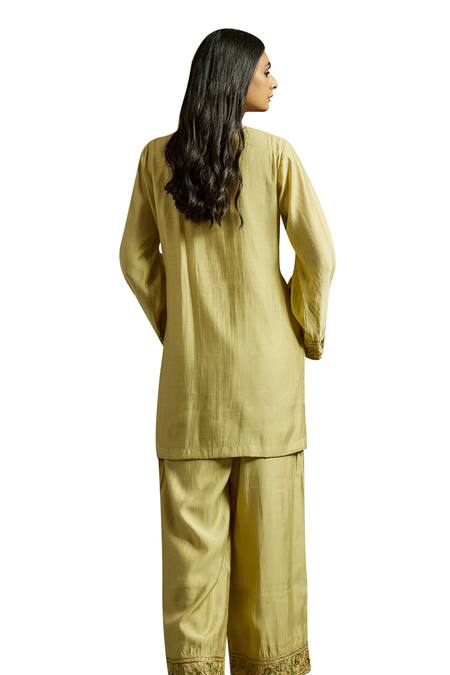 Shop Wazir C Green Muslin, Cotton Embroidery V-neck Gul Kurta With Pant Online at Aza Fashions Shop_Wazir C_Green Muslin, Cotton Embroidery V-neck Gul Kurta With Pant _Online_at_Aza_Fashions