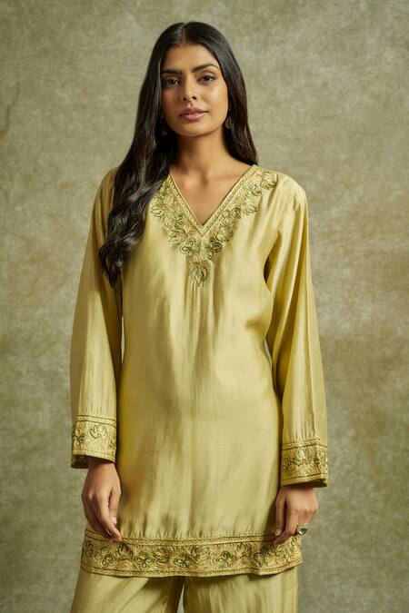 Wazir C Green Muslin, Cotton Embroidery V-neck Gul Kurta With Pant at Aza Fashions Wazir C_Green Muslin, Cotton Embroidery V-neck Gul Kurta With Pant _at_Aza_Fashions