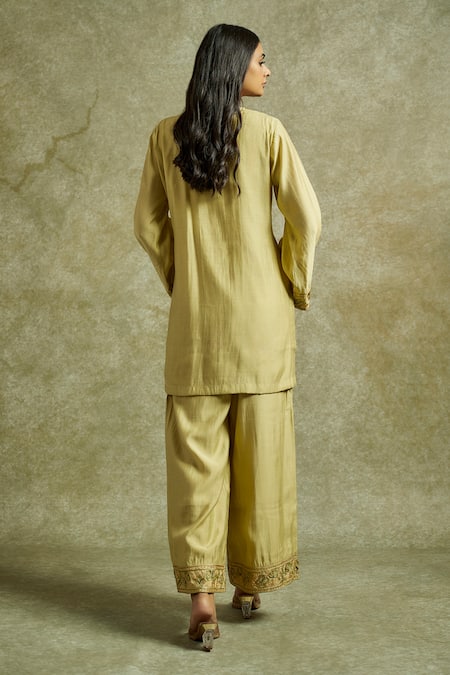 Shop Wazir C Green Muslin, Cotton Embroidery V-neck Gul Kurta With Pant at Aza Fashions Shop_Wazir C_Green Muslin, Cotton Embroidery V-neck Gul Kurta With Pant _at_Aza_Fashions