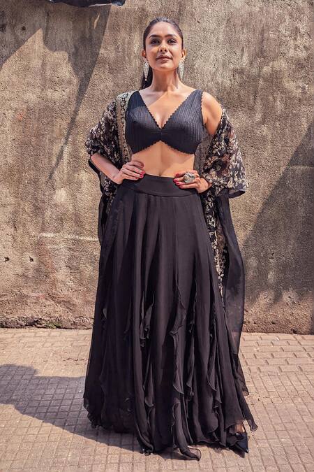 Mrunalini Rao_Black Silk, Chiffon Embroidery V-neck Urvi Resham Cape Skirt Set _at_Aza_Fashions