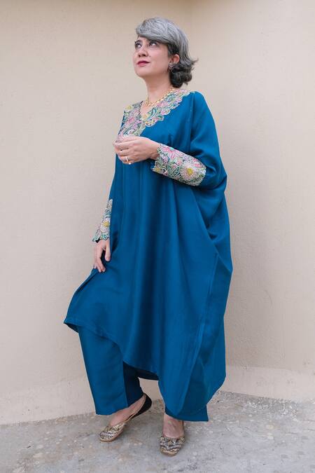 Buy_Mrunalini Rao_Blue Silk Embroidery V-neck Placement Kaftan And Pant Set 