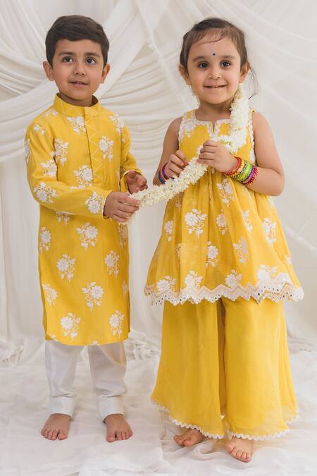 Shop Chotibuti Yellow Chanderi, Cotton Embroidery Floral Kurta With Pyjama Online at Aza Fashions Shop_Chotibuti_Yellow Chanderi, Cotton Embroidery Floral Kurta With Pyjama _Online_at_Aza_Fashions