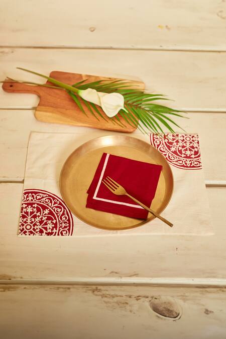 Shop Inheritance India White 100% Cotton Block Print 4 Pcs Table Mats at Aza Fashions Shop_Inheritance India_White 100% Cotton Block Print 4 Pcs Table Mats_at_Aza_Fashions