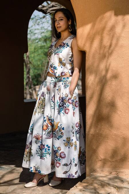 Buy Raiman Off White Cotton Print Floral V-neck Vintage Waist Coat With Skirt Online at Aza Fashions Buy_Raiman_Off White Cotton Print Floral V-neck Vintage Waist Coat With Skirt _Online_at_Aza_Fashions