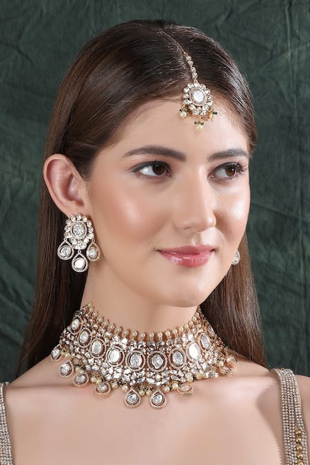 Auraa Trends Kundan Embellished Necklace Set 