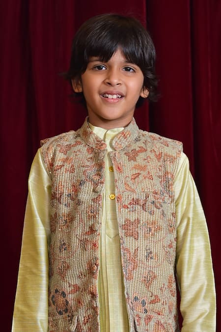 Shop The Plum Bum Ivory Velvet, Silk, Cotton Sequins Floral Print Bandi With Kurta Set at Aza Fashions Shop_The Plum Bum_Ivory Velvet, Silk, Cotton Sequins Floral Print Bandi With Kurta Set _at_Aza_Fashions