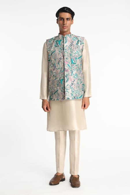 Aisha Rao Paradigm Floral Pattern Bundi With Kurta Set 