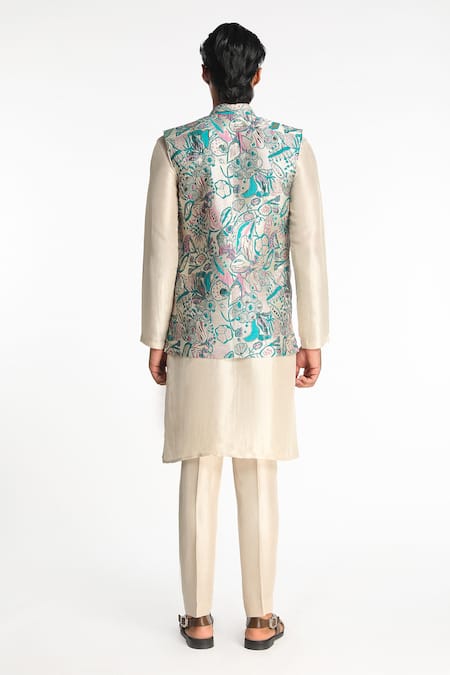 Shop Aisha Rao Ivory Jacquard, Chanderi Embroidery Floral Pattern Bundi With Kurta Set at Aza Fashions Shop_Aisha Rao_Ivory Jacquard, Chanderi Embroidery Floral Pattern Bundi With Kurta Set _at_Aza_Fashions