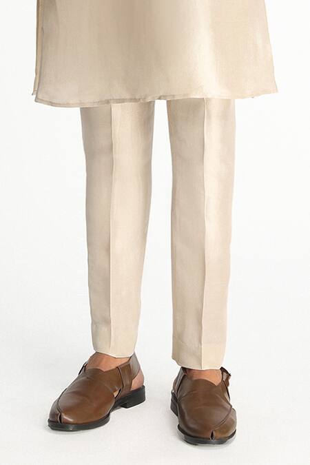 Aisha Rao Ivory Jacquard, Chanderi Embroidery Floral Pattern Bundi With Kurta Set Online at Aza Fashions Aisha Rao_Ivory Jacquard, Chanderi Embroidery Floral Pattern Bundi With Kurta Set _Online_at_Aza_Fashions