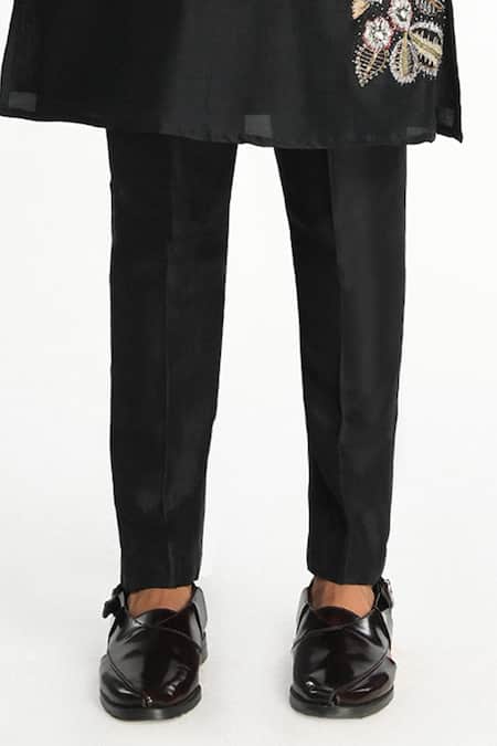 Aisha Rao Black Denim, Silk Embroidery Zenih Floral Applique Detailed Kurta With Pant Online at Aza Fashions Aisha Rao_Black Denim, Silk Embroidery Zenih Floral Applique Detailed Kurta With Pant _Online_at_Aza_Fashions