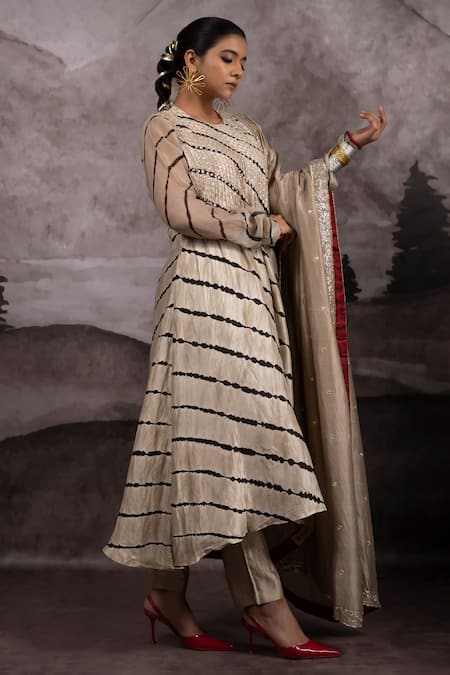 Buy_Bhusattva_Gold Cotton, Silk Beads, Metallic Thread Leheriya Tie Dye Pattern Kurta Pant Set _Online_at_Aza_Fashions