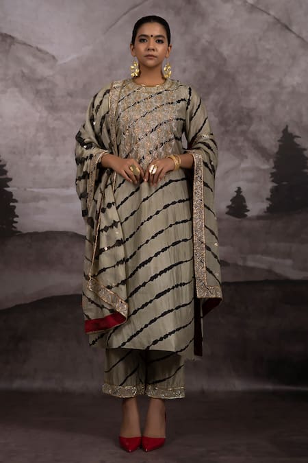 Bhusattva Rajasthani Leheriya Tie Dye Pattern Kurta Set 