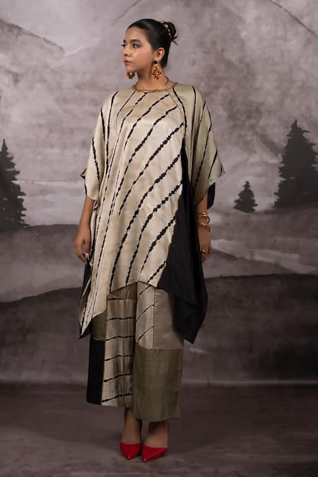 Bhusattva Leheriya Wave Pattern Patchwork Kaftan 