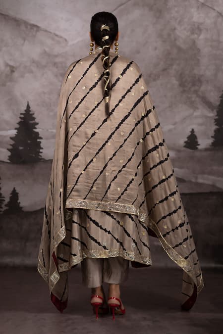 Bhusattva Nakshi Motif Embroidered Leheriya Kurta Pant Set 