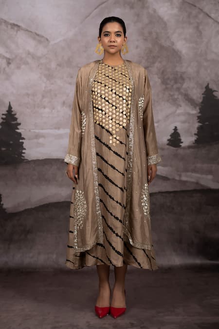 Bhusattva Leheriya Pattern Kurta With Embroidered Shrug 