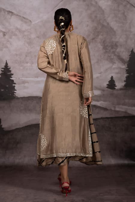Bhusattva Leheriya Pattern Kurta With Embroidered Shrug 