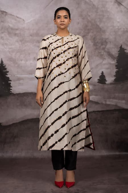 Bhusattva Leheriya Pattern Embroidered Kurta 