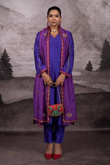 Bhusattva Zardosi Embroidered Kurta Pant Set 