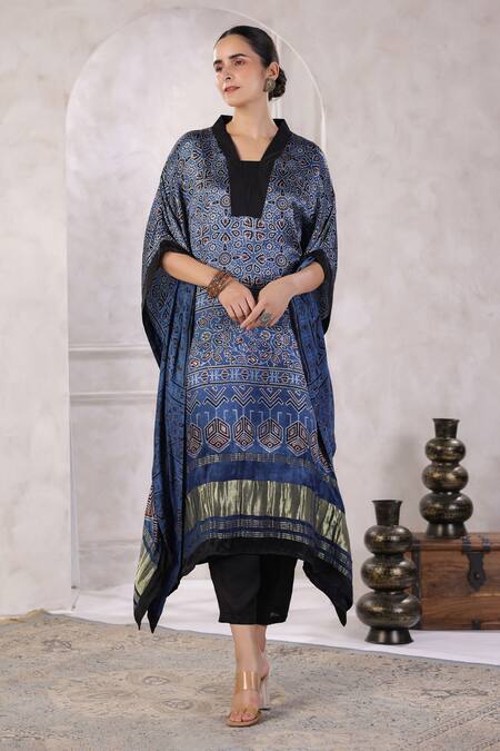 Shop Geroo Jaipur Blue V-neck Floral Geometric Silk Kaftan With Pant Online at Aza Fashions Shop_Geroo Jaipur_Blue V-neck Floral Geometric Silk Kaftan With Pant _Online_at_Aza_Fashions