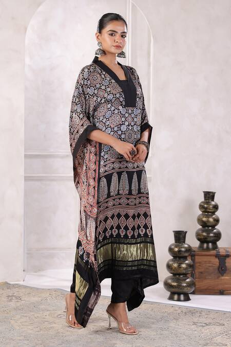 Buy Geroo Jaipur Black Silk Embroidery V-neck Floral Block Print Kaftan With Pant Online at Aza Fashions Buy_Geroo Jaipur_Black Silk Embroidery V-neck Floral Block Print Kaftan With Pant _Online_at_Aza_Fashions
