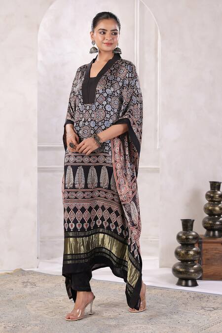 Shop Geroo Jaipur Black Silk Embroidery V-neck Floral Block Print Kaftan With Pant Online at Aza Fashions Shop_Geroo Jaipur_Black Silk Embroidery V-neck Floral Block Print Kaftan With Pant _Online_at_Aza_Fashions