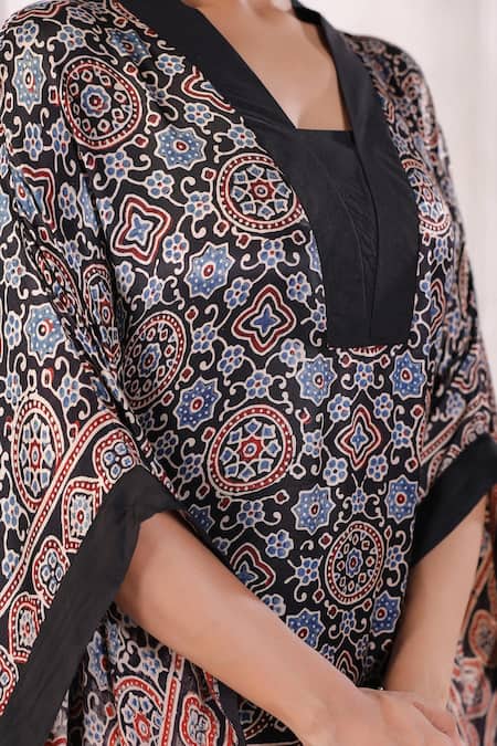 Geroo Jaipur Black Silk Embroidery V-neck Floral Block Print Kaftan With Pant at Aza Fashions Geroo Jaipur_Black Silk Embroidery V-neck Floral Block Print Kaftan With Pant _at_Aza_Fashions