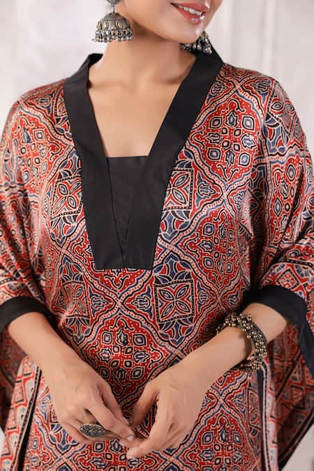 Buy Geroo Jaipur Maroon Silk Zari V-neck Jaali Block Print Kaftan With Pant Online at Aza Fashions Buy_Geroo Jaipur_Maroon Silk Zari V-neck Jaali Block Print Kaftan With Pant _Online_at_Aza_Fashions