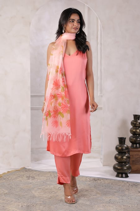 Geroo Jaipur Peach Satin Handpainted Floral Spring Serenity Solid Kurta Set With Dupatta 