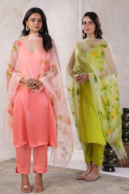Geroo Jaipur_Green Satin, Chiffon Spring Serenity Strappy Kurta Set With Handpainted Dupatta _Online_at_Aza_Fashions
