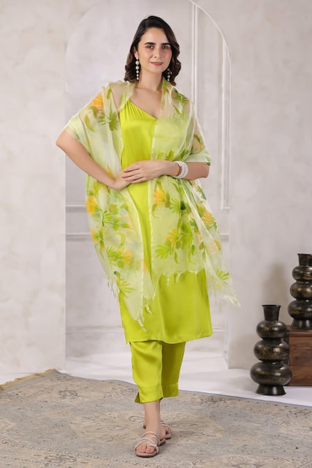 Buy_Geroo Jaipur_Green Satin, Chiffon Spring Serenity Strappy Kurta Set With Handpainted Dupatta _Online_at_Aza_Fashions