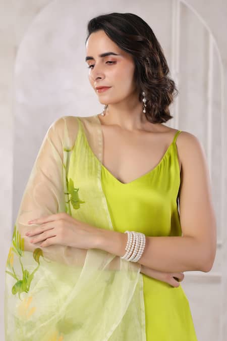 Geroo Jaipur_Green Satin, Chiffon Spring Serenity Strappy Kurta Set With Handpainted Dupatta _at_Aza_Fashions