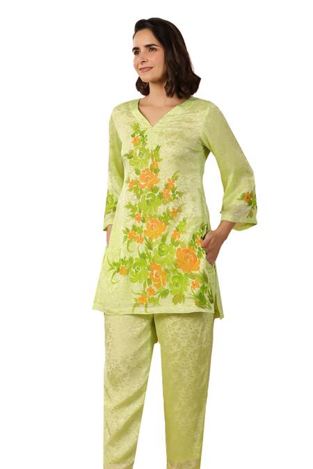 Geroo Jaipur Green Jacquard Embroidery Botanical Beauty Handpainted Floral Kurta With Pant at Aza Fashions Geroo Jaipur_Green Jacquard Embroidery Botanical Beauty Handpainted Floral Kurta With Pant _at_Aza_Fashions