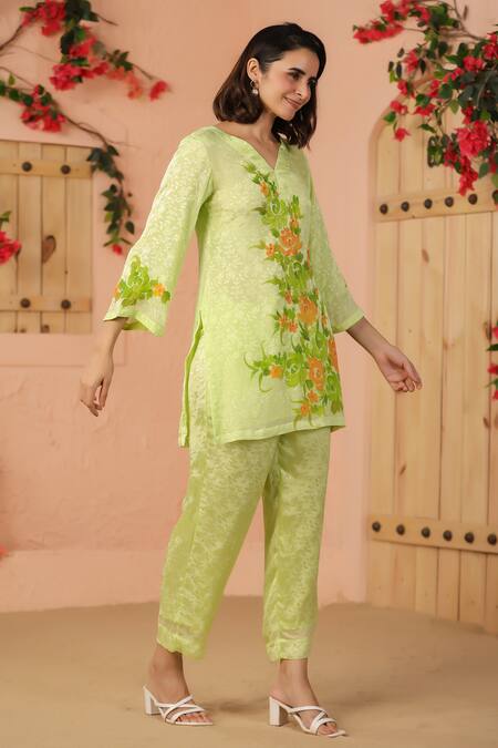 Shop Geroo Jaipur Green Jacquard Embroidery Botanical Beauty Handpainted Floral Kurta With Pant Shop_Geroo Jaipur_Green Jacquard Embroidery Botanical Beauty Handpainted Floral Kurta With Pant