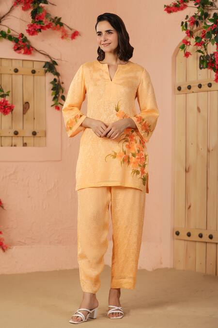Buy_Geroo Jaipur_Peach Jacquard Embroidery Botanical Beauty Handpainted Woven Kurta With Pant _Online_at_Aza_Fashions