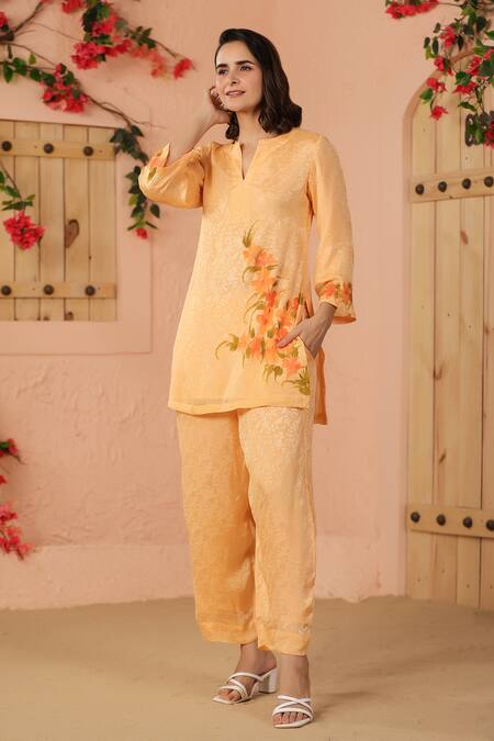 Geroo Jaipur_Peach Jacquard Embroidery Botanical Beauty Handpainted Woven Kurta With Pant _at_Aza_Fashions