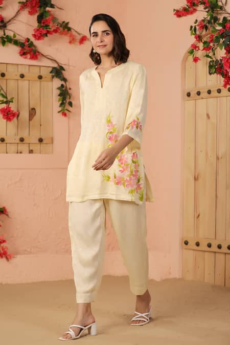 Geroo Jaipur Off White Jacquard Embroidery Botanical Beauty Woven Handpainted Kurta With Pant Online at Aza Fashions Geroo Jaipur_Off White Jacquard Embroidery Botanical Beauty Woven Handpainted Kurta With Pant _Online_at_Aza_Fashions