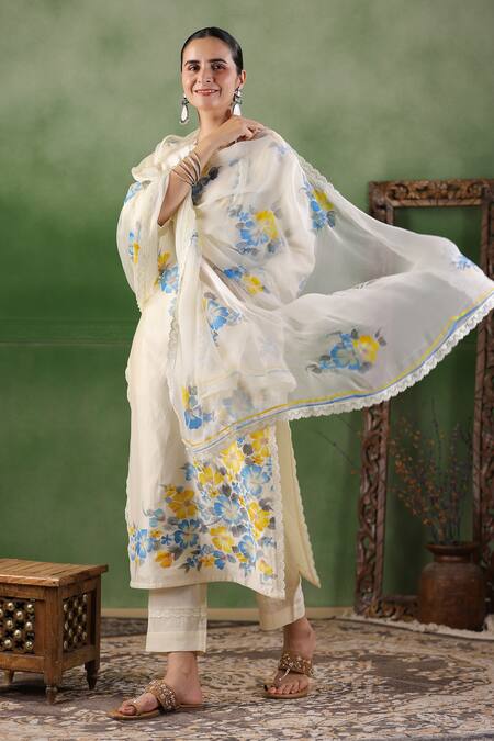 Buy_Geroo Jaipur_White Chanderi Embroidery, Lace V-neck Handpainted Floral Kurta Pant Set _Online_at_Aza_Fashions