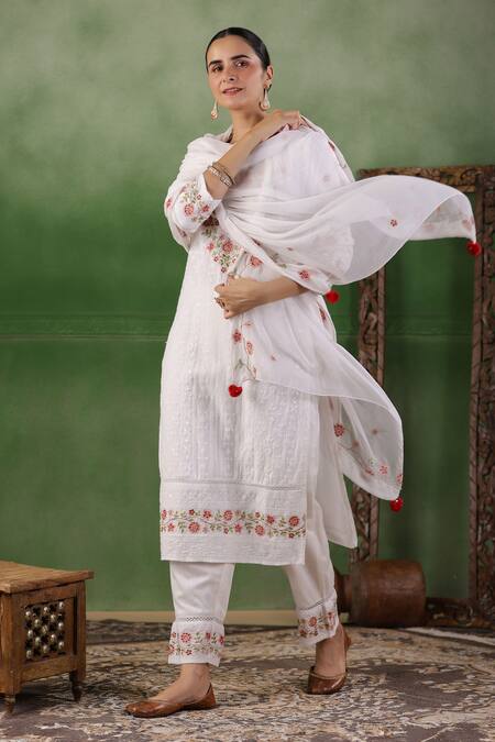 Geroo Jaipur White Cotton Embroidery, Sequins Split V-neck Floral Vine Kurta Pant Set Online at Aza Fashions Geroo Jaipur_White Cotton Embroidery, Sequins Split V-neck Floral Vine Kurta Pant Set _Online_at_Aza_Fashions