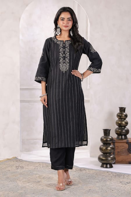 Geroo Jaipur Black Chanderi Embroidered Thread Notched Vine Kurta With Pant 