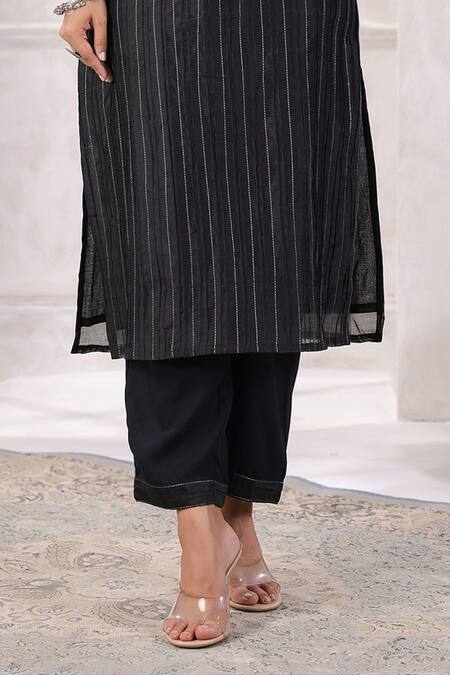 Buy_Geroo Jaipur_Black Chanderi Embroidery Split V-neck Vine Kurta With Pant _Online_at_Aza_Fashions