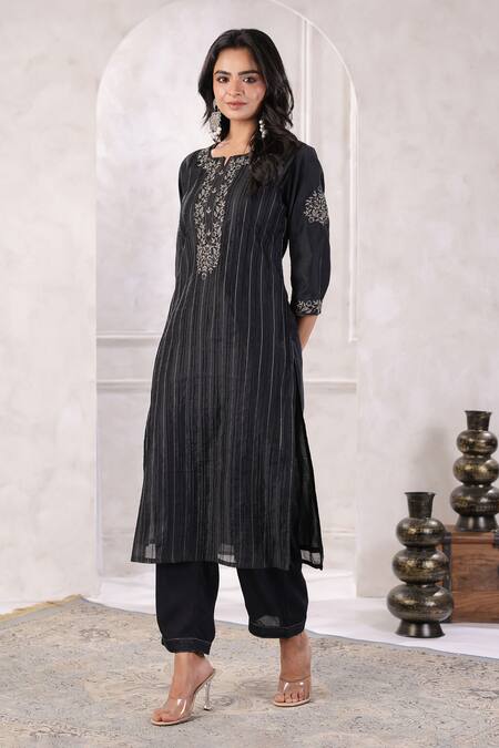 Geroo Jaipur_Black Chanderi Embroidery Split V-neck Vine Kurta With Pant _at_Aza_Fashions