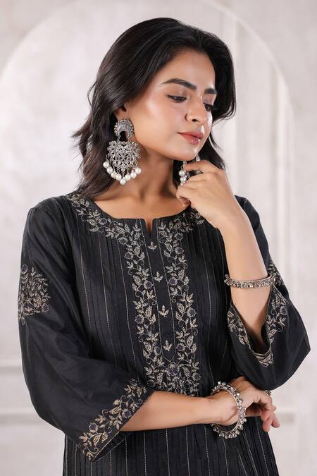 Buy_Geroo Jaipur_Black Chanderi Embroidery Split V-neck Vine Kurta With Pant 
