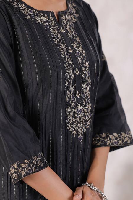 Shop_Geroo Jaipur_Black Chanderi Embroidery Split V-neck Vine Kurta With Pant 