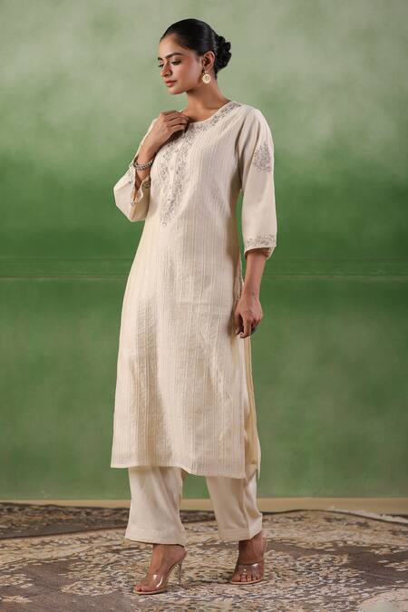 Shop_Geroo Jaipur_White Chanderi Embroidery Split V-neck Floral Kurta With Pant _Online_at_Aza_Fashions