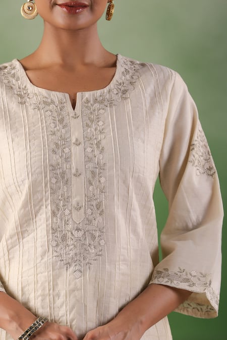 Shop_Geroo Jaipur_White Chanderi Embroidery Split V-neck Floral Kurta With Pant 