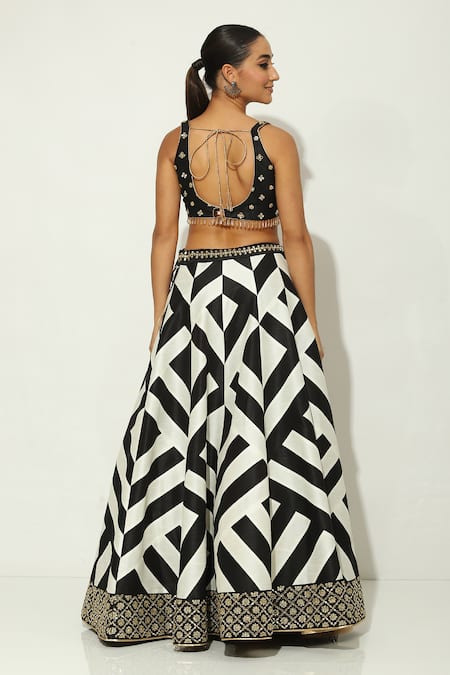 Vandana Sethi Black , Chanderi Mirrors Abstract Maze Print Work Lehenga Set Online at Aza Fashions Vandana Sethi_Black , Chanderi Mirrors Abstract Maze Print Work Lehenga Set _Online_at_Aza_Fashions