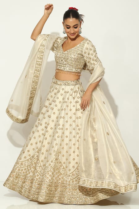 Vandana Sethi Ivory Silk Beads, Tassels, Embroidery Padma Bagh Zardozi Bridal Lehenga Set at Aza Fashions Vandana Sethi_Ivory Silk Beads, Tassels, Embroidery Padma Bagh Zardozi Bridal Lehenga Set _at_Aza_Fashions