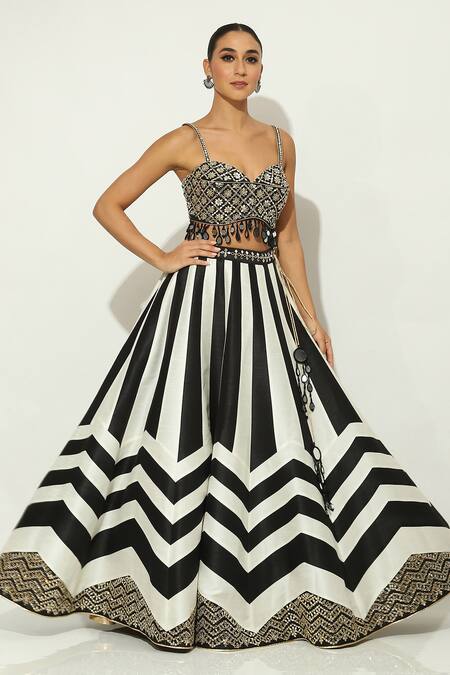 Vandana Sethi_Black Silk, Chiffon Mirrors Sweetheart Neck Embellished Monochrome Lehenga Set _at_Aza_Fashions